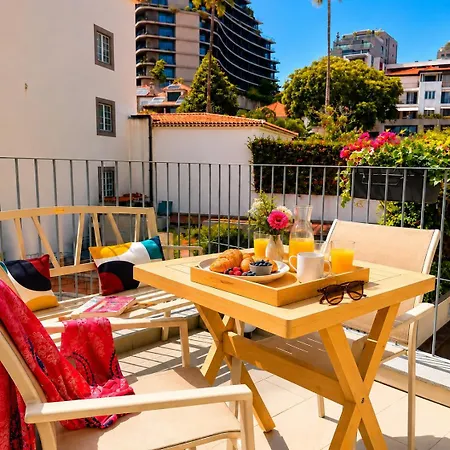 Amelia House By - Terrace & Apartamento *